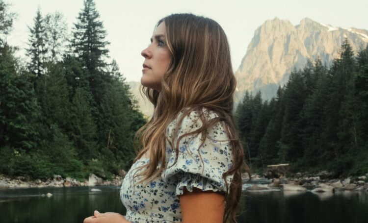 Leanna Crawford on GoodChristianMusic.com