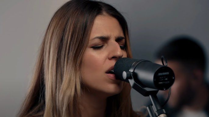Brooke Ligertwood with Hillsong Worship on GoodChristianMusic.com