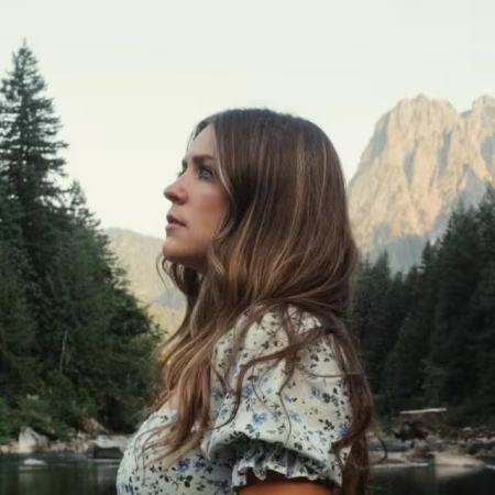 Leanna Crawford on GoodChristianMusic.com