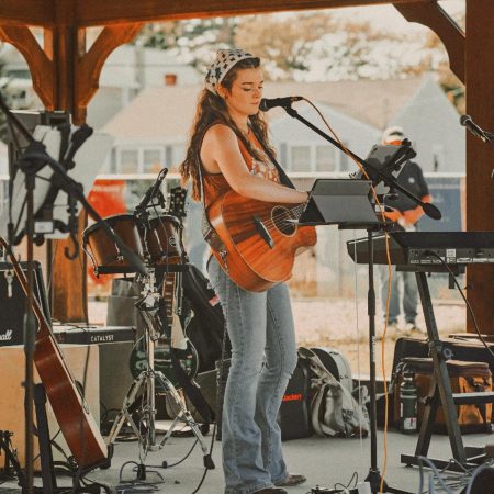 Madalyn Rae on goodChristianMusic.com